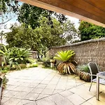 Mortn - Perfect Family Abode With Courtyard