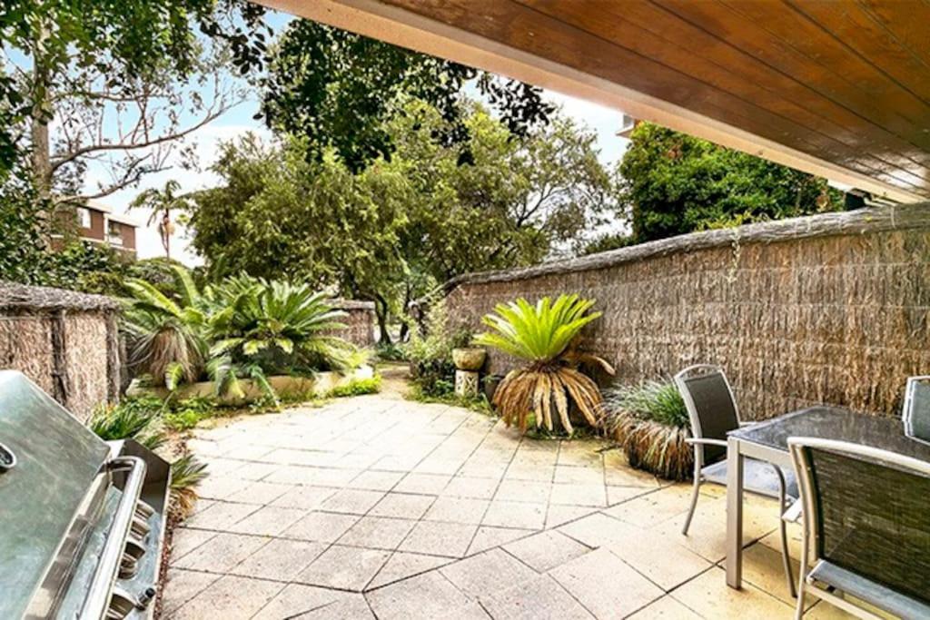 Mortn - Perfect Family Abode With Courtyard Apartment *